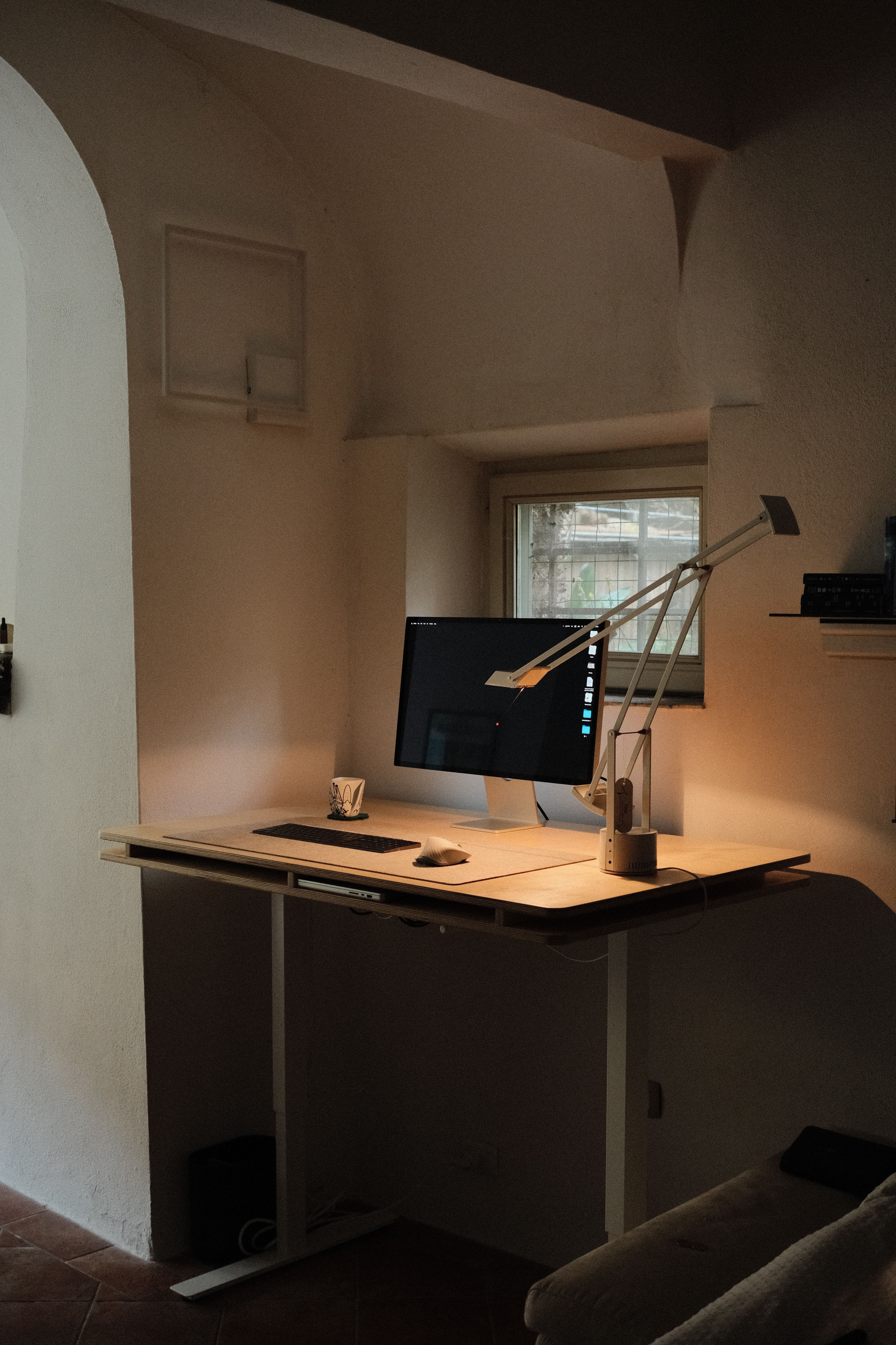 EQIA-01 Desk