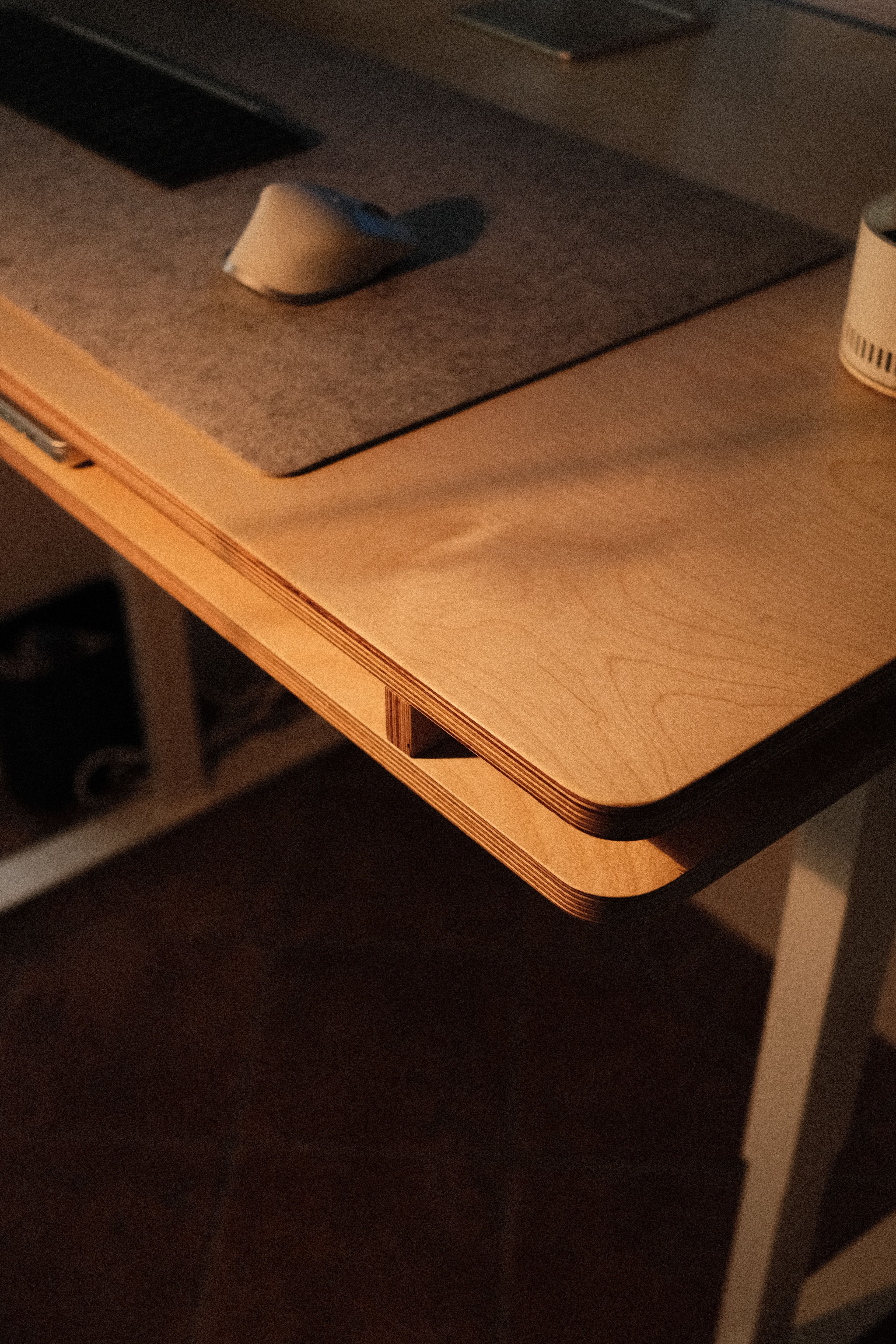 EQIA-01 Desk angle